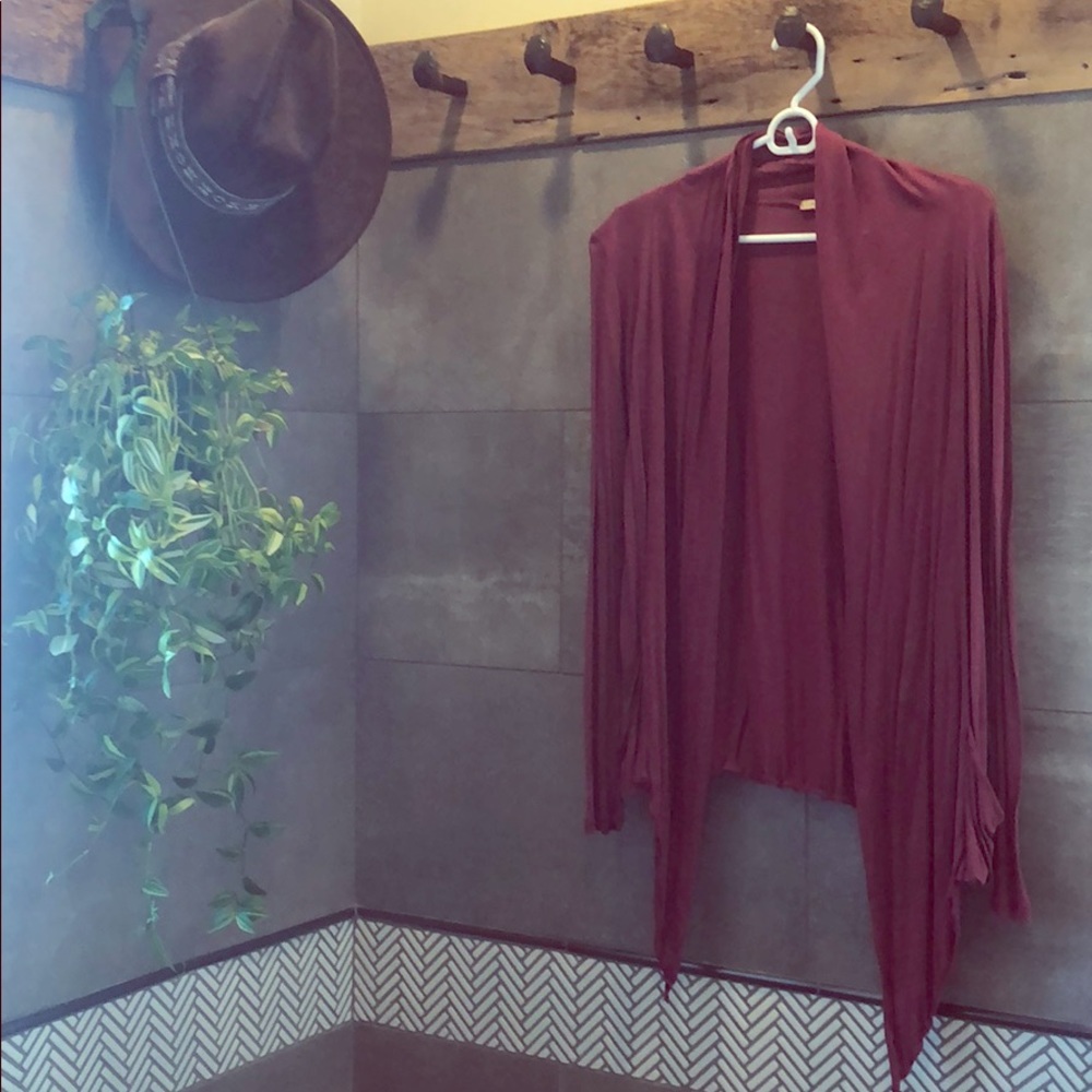 Maroon lightweight, long sleeve cardigan